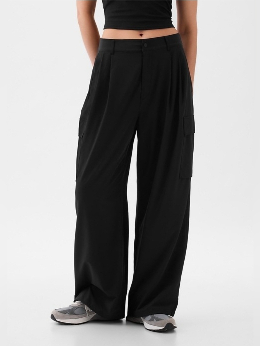 Gap Fit | Black High Rise Runaround Cargo Joggers Size Small Tall